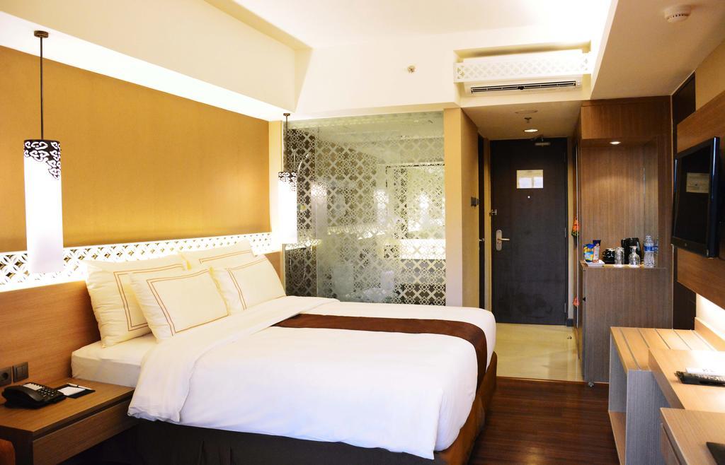 Deluxe King Room - Non-Smoking